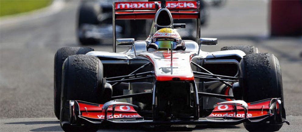 Foto: Ferrari 'denuncia' el alerón de McLaren, pero el problema lo tiene la FIA