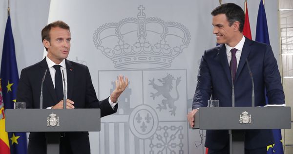 Foto: El presidente del Gobierno, Pedro Sánchez, y el presidente de Francia, Emmanuel Macron. (EFE)