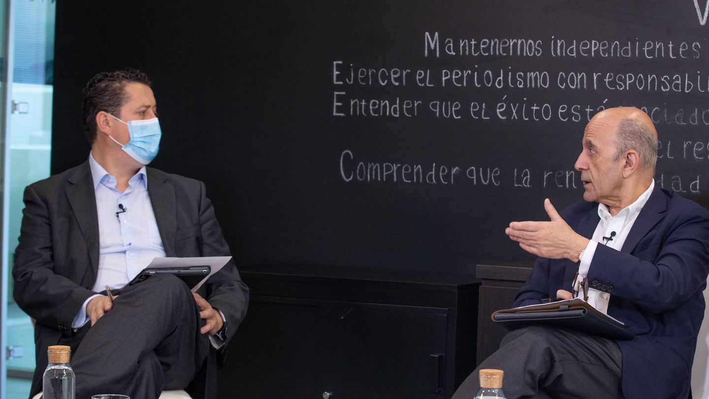 Óscar Arce, director general de Economía y Estadística del Banco de España; y José Antonio Zarzalejos, periodista de El Confidencial.