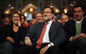 Rajoy pide apostar por lo serio y no escuchar los cantos de sirena