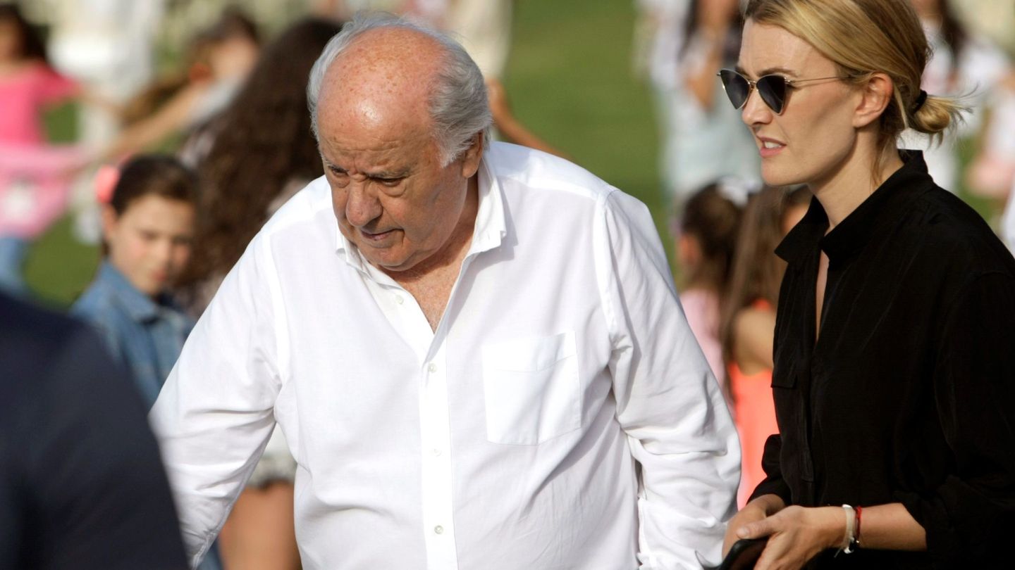 Amancio Ortega y su hija Marta, en Galicia. (EFE)
