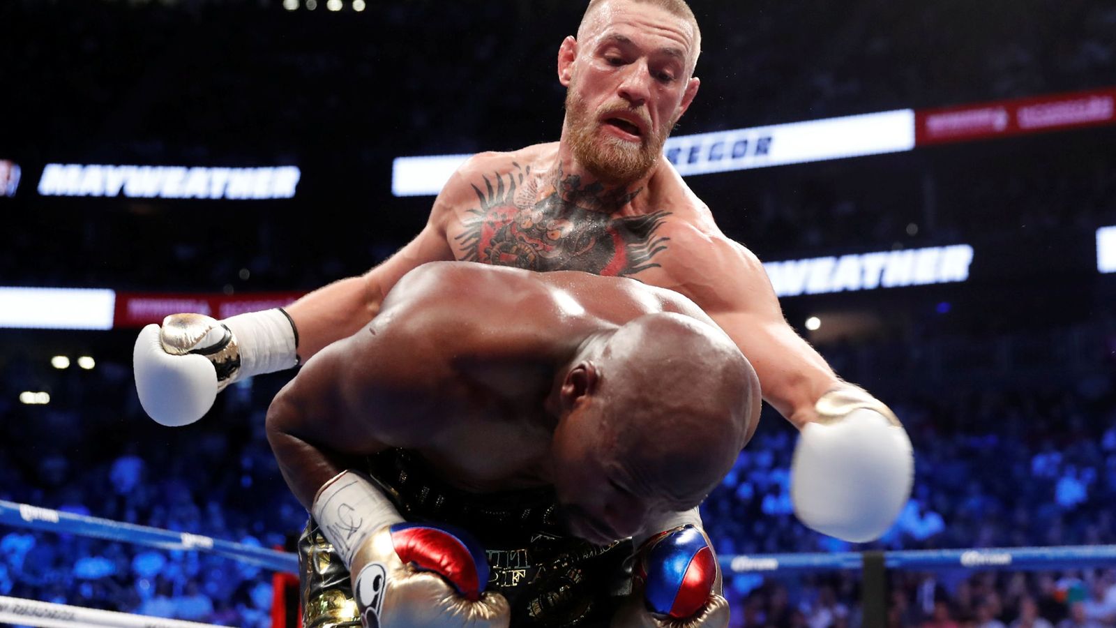 Foto: McGregor perdió ante Mayweather en su primer combate de boxeo. (Reuters)