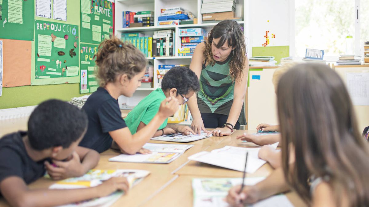 El lado oscuro de las pantallas en la educación: los colegios gallegos se bajan del libro digital