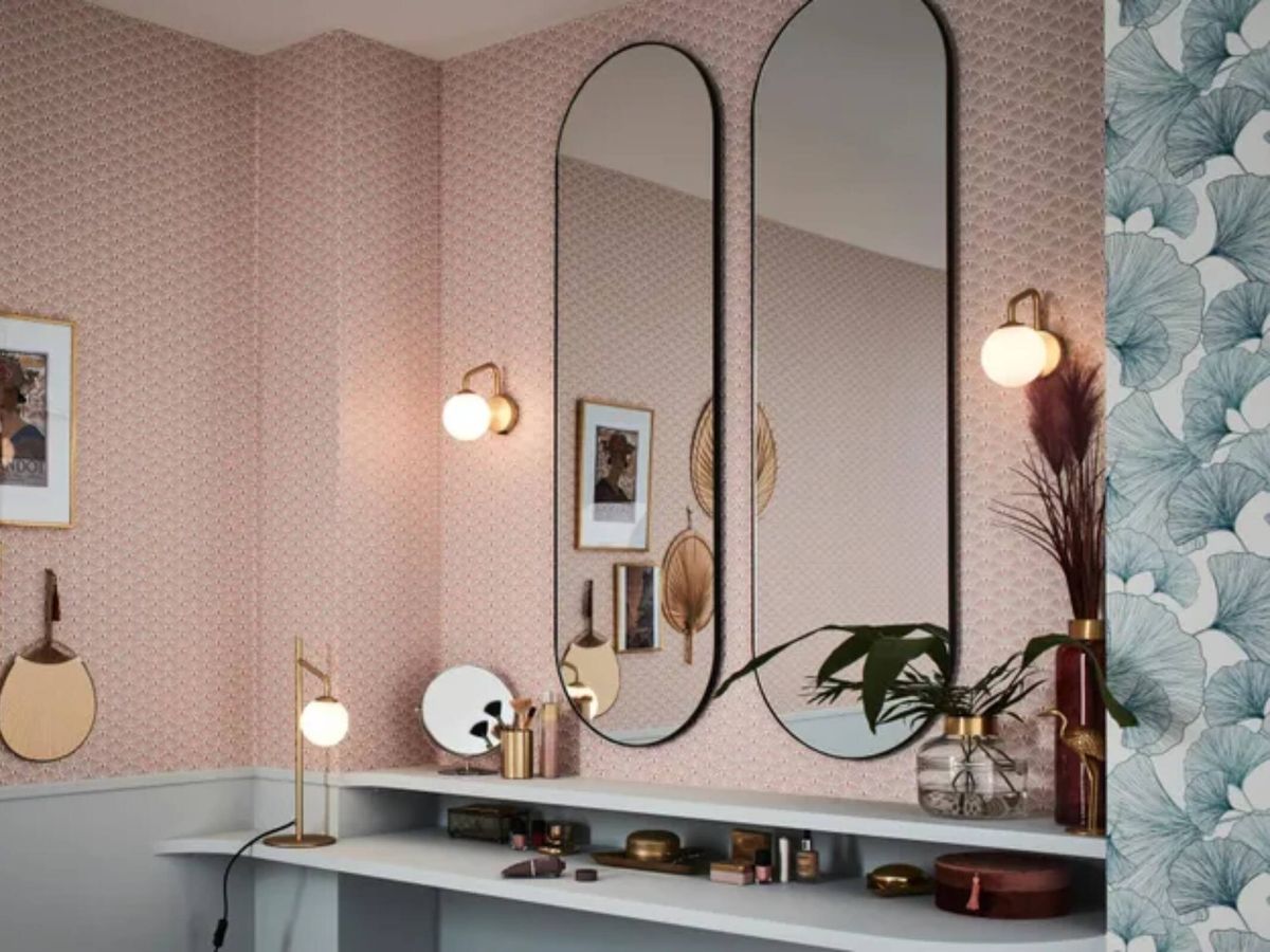 La clave para crear una pared decorativa es este espejo: aciertos