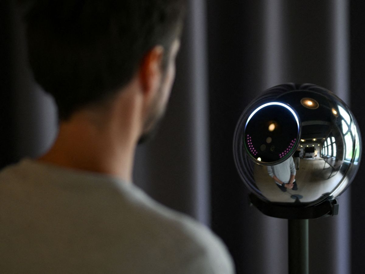 Foto: File photo: digital coins in exchange for an iris scan: biometric imaging device orb