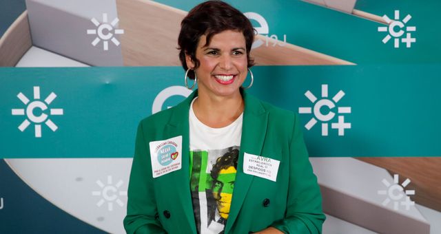 La candidata de Adelante Andalucía, a su llegada al debate televisado. (EFE/Julio Muñoz) 