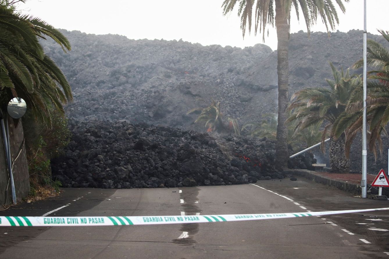 Las cenizas del volcán sobre La Palma. (Reuters)