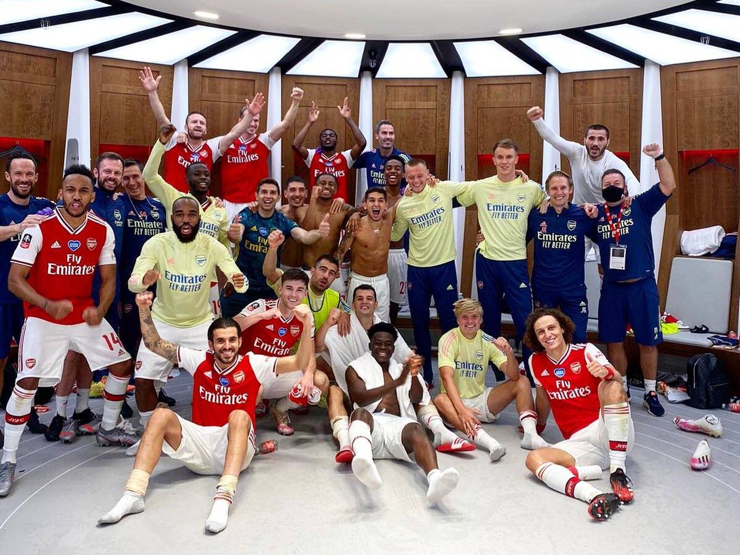Los jugadores del Arsenal celebran el pase a la final de la FA Cup tras derrotar al Manchester City