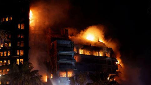 Vídeo, en directo | Siga la evolución del incendio que ha devorado un edificio en Valencia