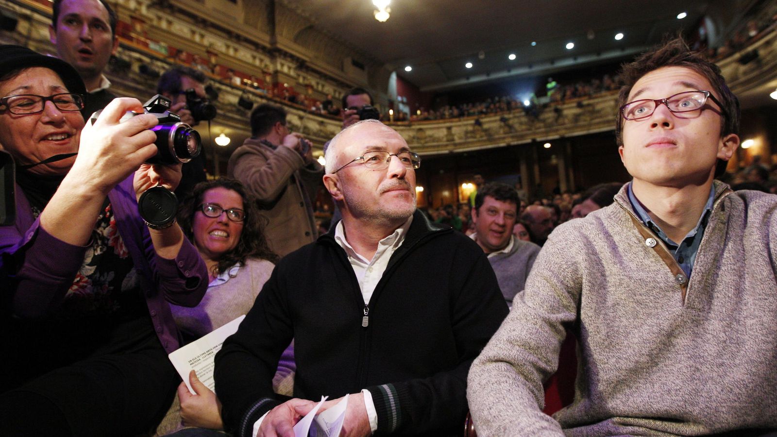 Foto: Íñigo Errejón (d), uno de los dirigentes de Podemos, junto a Antonio Montiel (i), candidato oficial del partido en la Comunidad Valenciana (EFE)