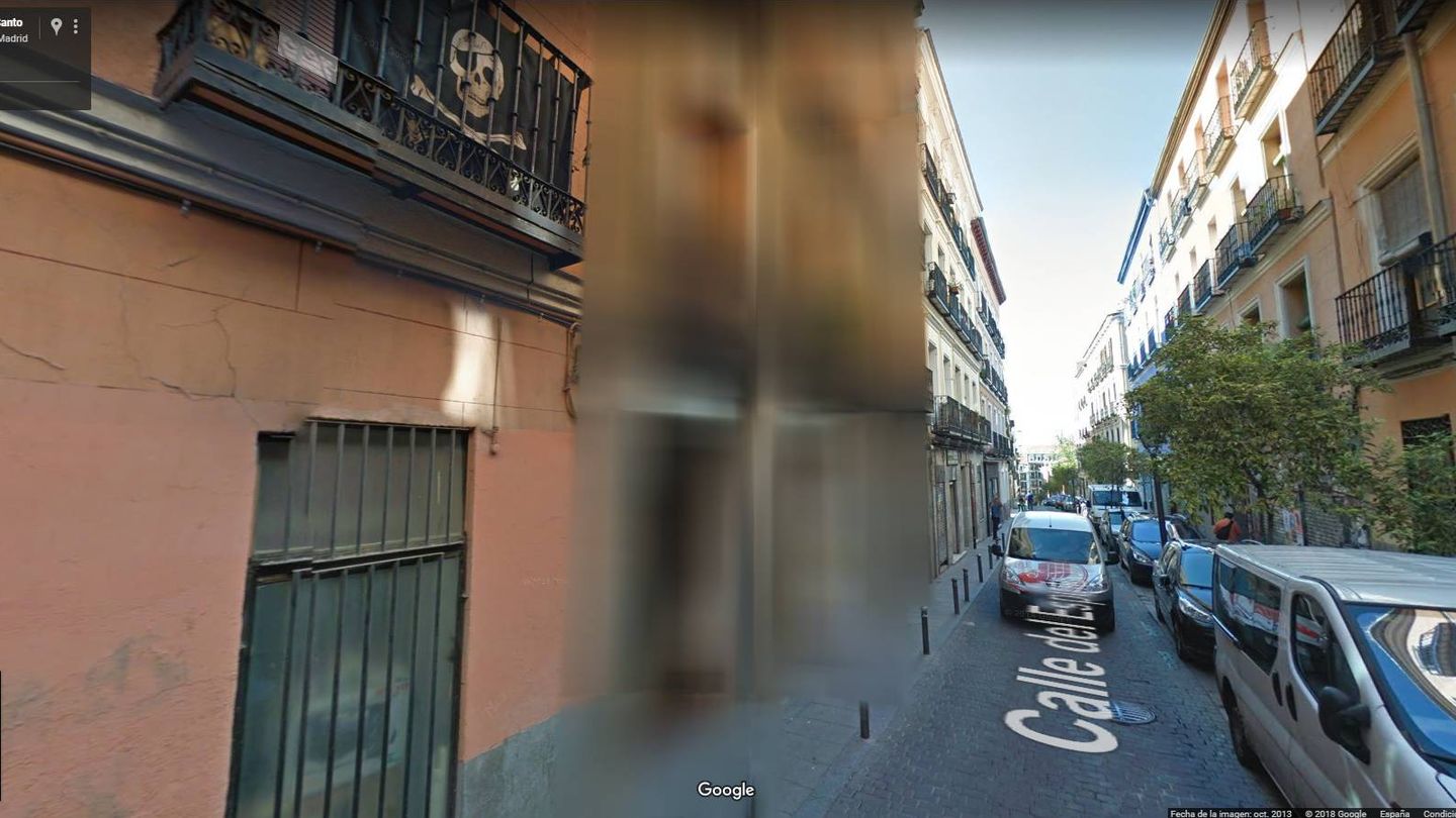 Imagen de la fachada donde apareció sin vida Enrique Urquijo (Foto: Google)