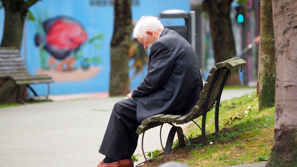 Un anciano que vivía de ayudas sociales consigue recuperar los ahorros invertidos en el Popular