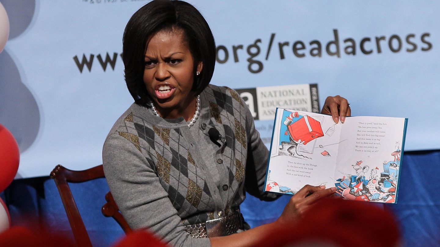  Michelle Obama, leyendo un libro del Dr. Seuss. (Getty)