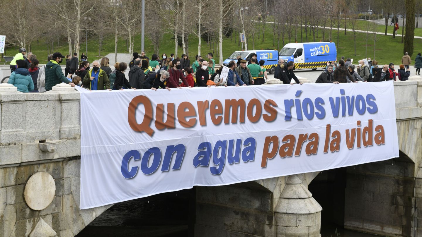 Manifestación en Madrid en defensa de unos ríos vivos. (EFE/V.Lerena)