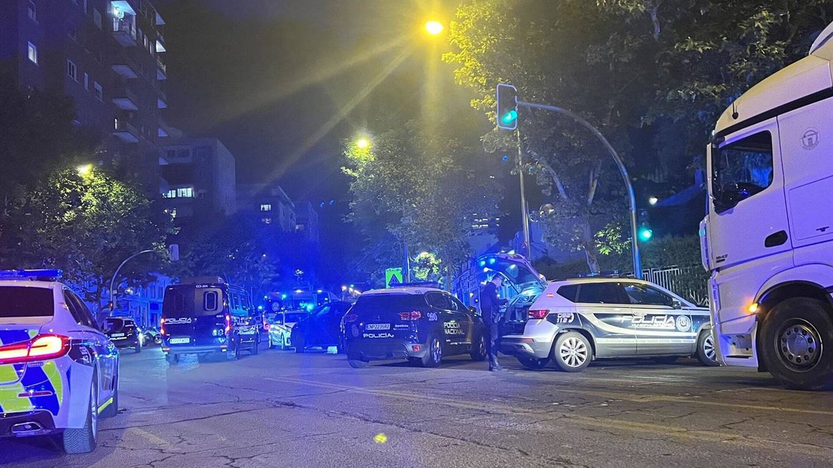 Una reyerta junto al Santiago Bernabéu deja once heridos, uno grave, y al menos 25 detenidos