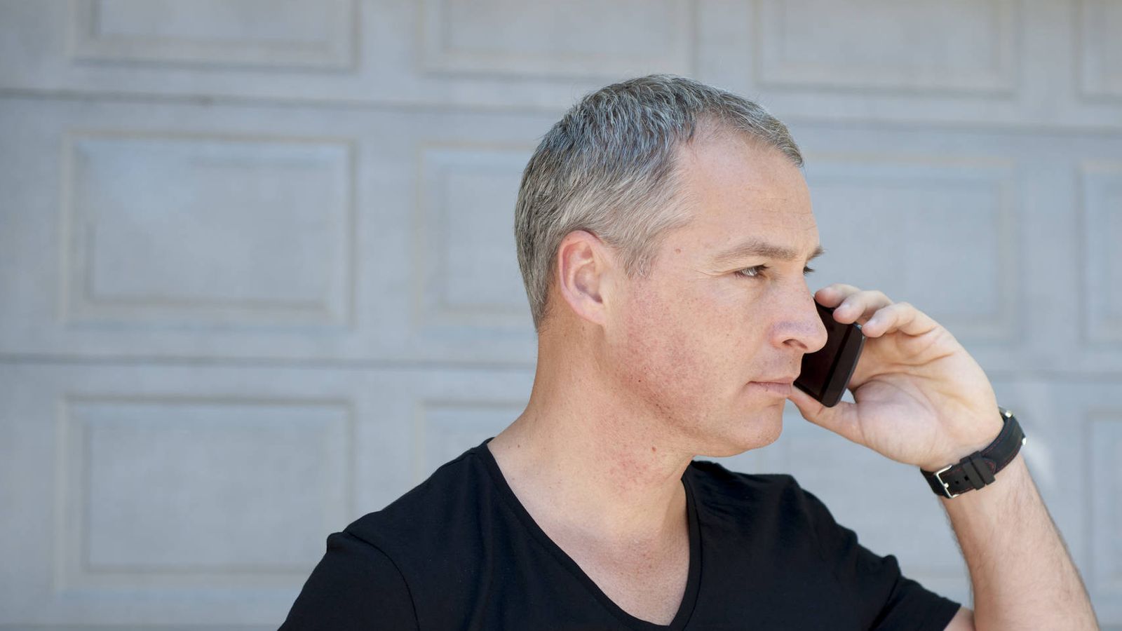 Foto: Si tienes más de 40, tendrás que hacer muchas llamadas para que te contraten. (iStock)