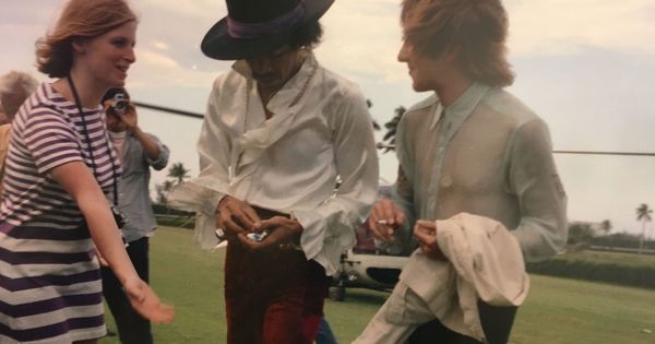 Foto: Jimi Hendrix junto a Linda Eastman y Mitch Mitchell en Woodstock (EFE)