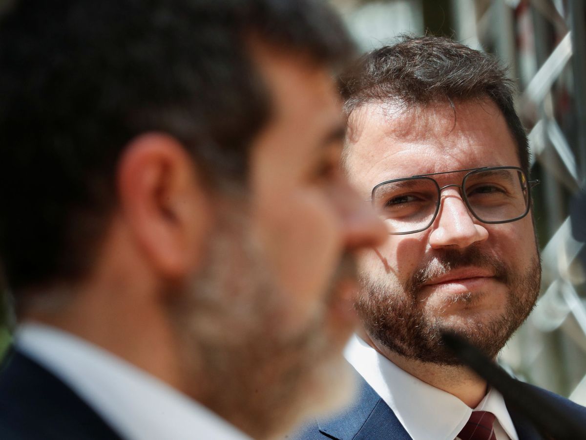 Foto: Aragonès (ERC) y Sànchez (Junts), durante un acto en Barcelona. (Reuters)
