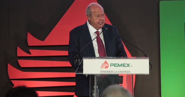 Foto: Carlos Romero Deschamps, entonces senador del PRI, hablando el 3 de noviembre de 2016, durante la presentación del plan de negocios de Pemex. (Reuters)