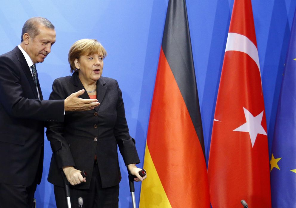 Foto: Erdogan con la canciller Angela Merkel tras una reunión este martes en Berlín (Reuters).
