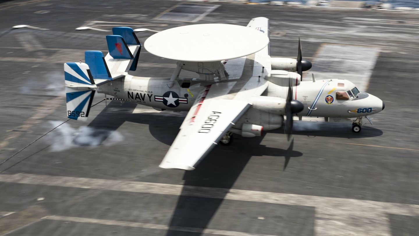 Avión de alerta temprana E-2D Hawkeye. (US NAVY)