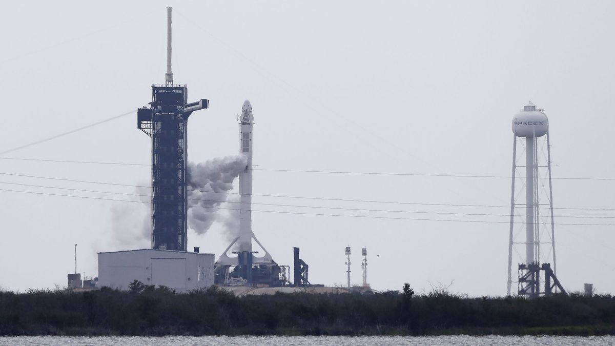 La histórica misión de la NASA y SpaceX, retrasada al sábado por el mal tiempo