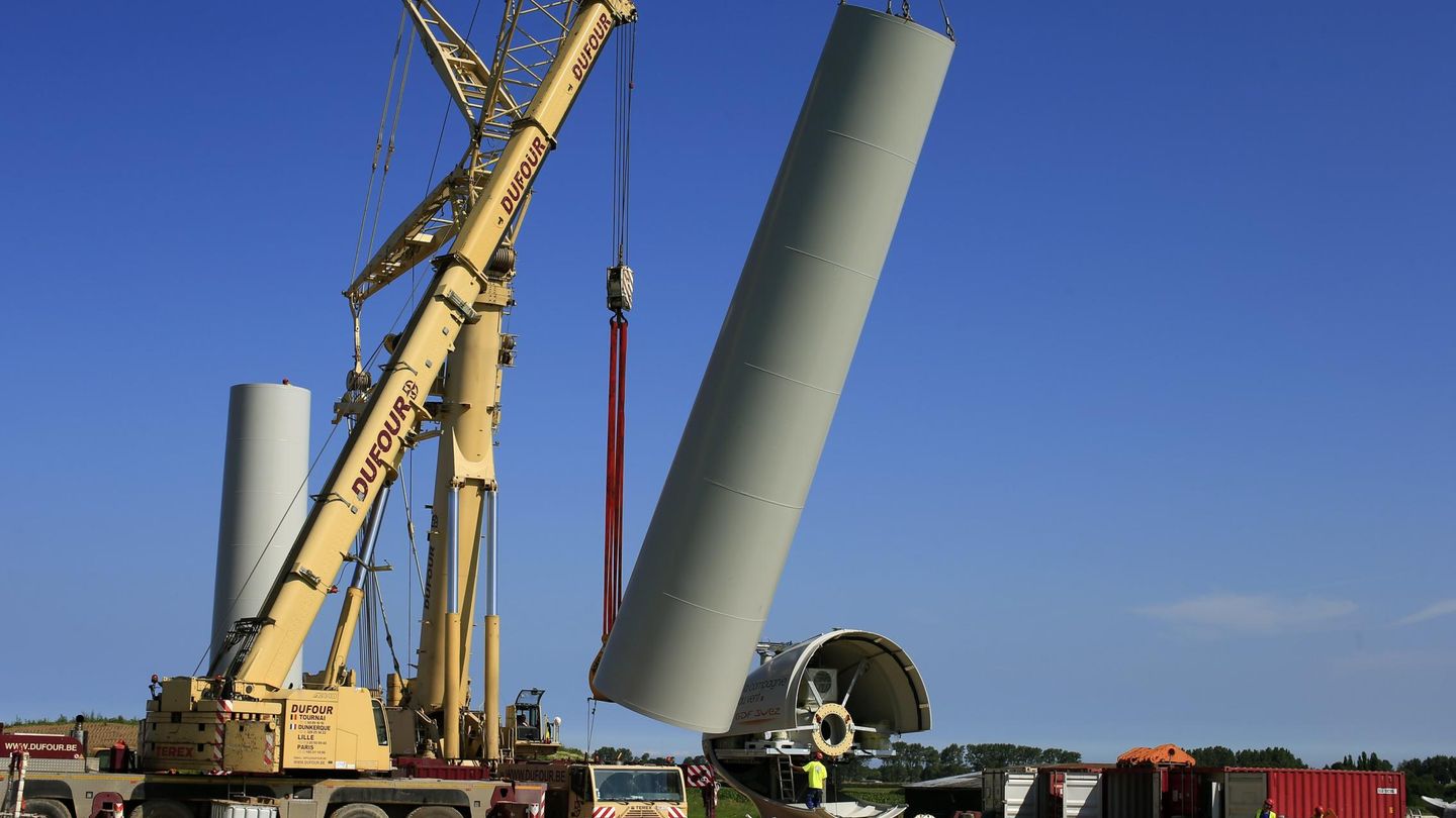 Imagen de archivo de una torre eólica para un aerogenerador. (Reuters)