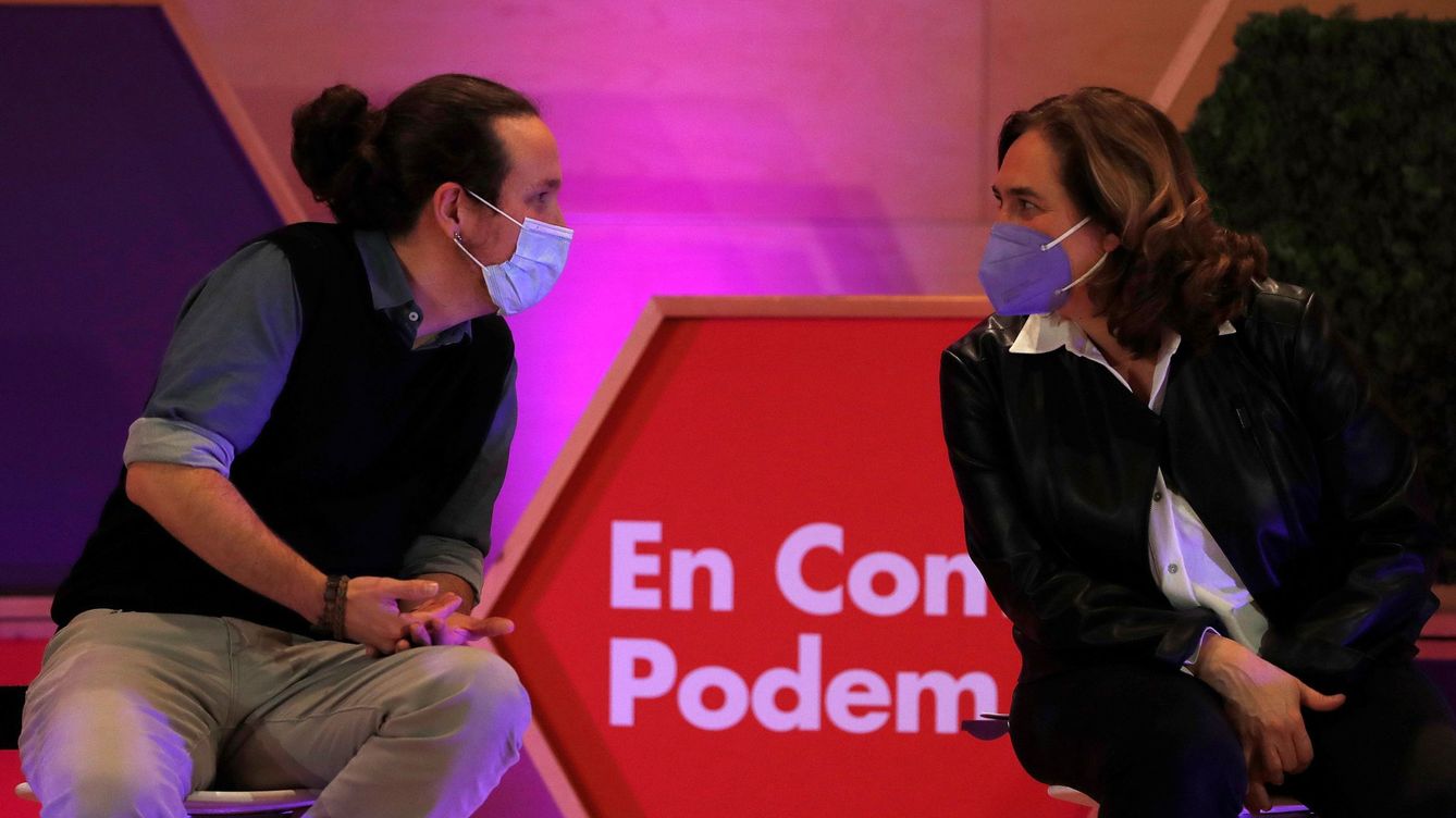 Foto: El vicepresidente segundo del Gobierno y líder de Podemos, Pablo Iglesias (i), junto a la alcaldesa de Barcelona, Ada Colau. (EFE)
