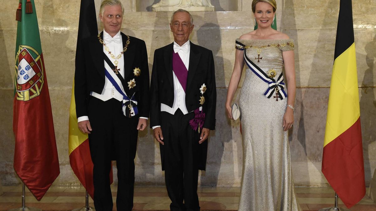 La reina Matilde de Bélgica, una burbuja Freixenet en su cena de gala en Portugal