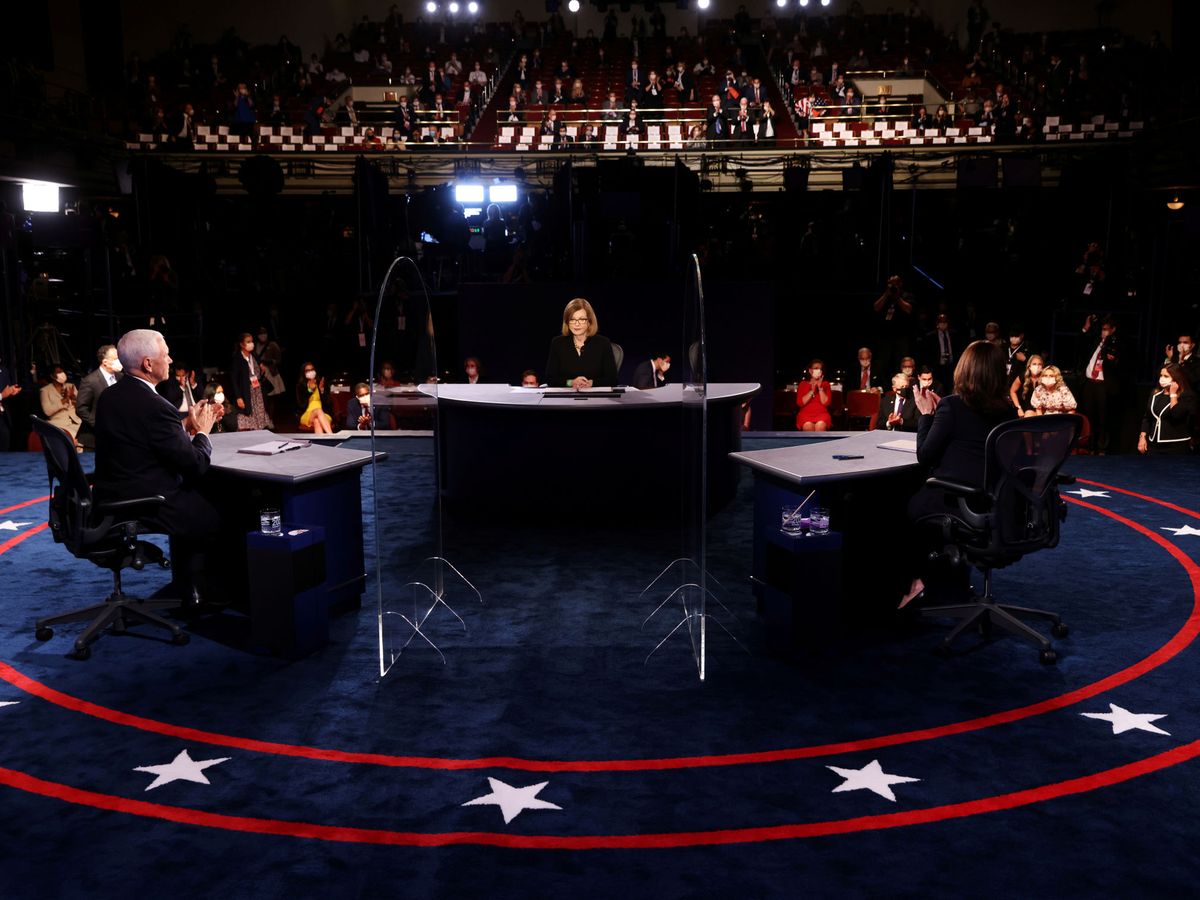 Foto: Mike Pence y Kamala Harris en el debate de este miércoles. (Reuters)