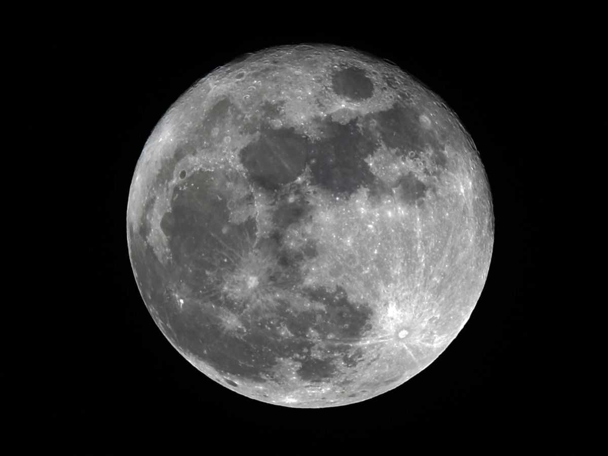 Foto: Cuándo se podrá ver la 'Luna del cazador' desde España. (EFE)