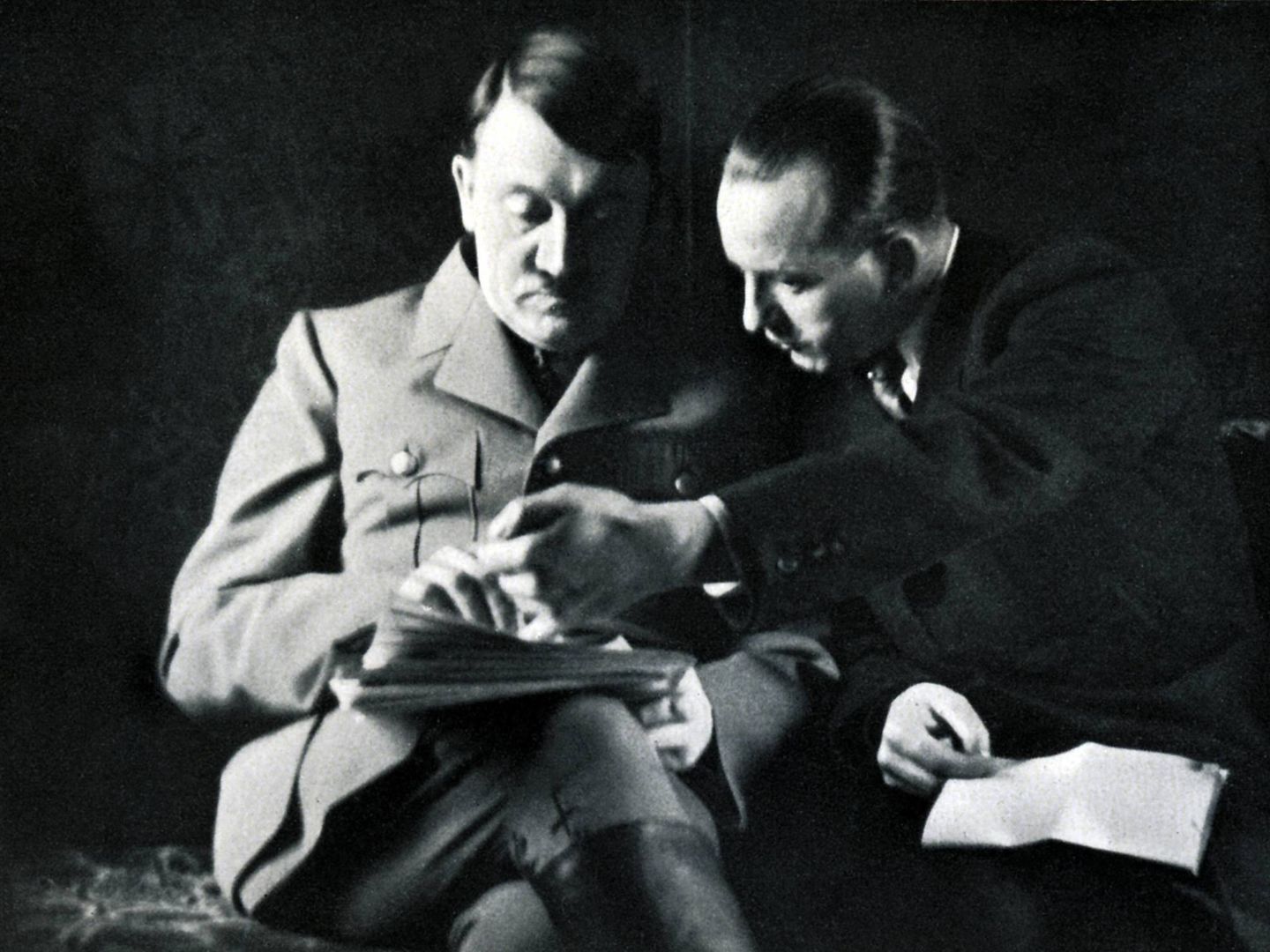 Hitler y Otto Dietrich en 1936. (Cordon Press)