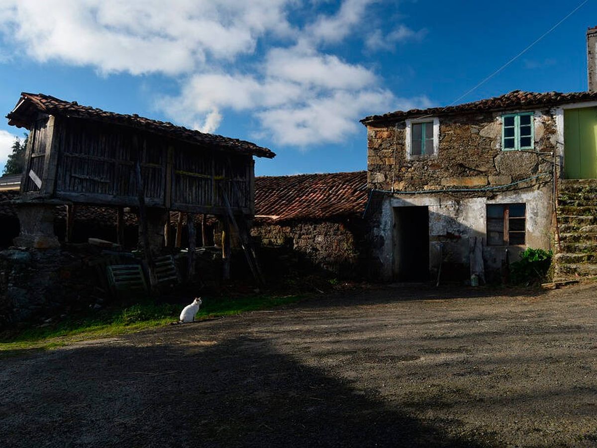 Se vende una aldea gallega entera con vistas al mar