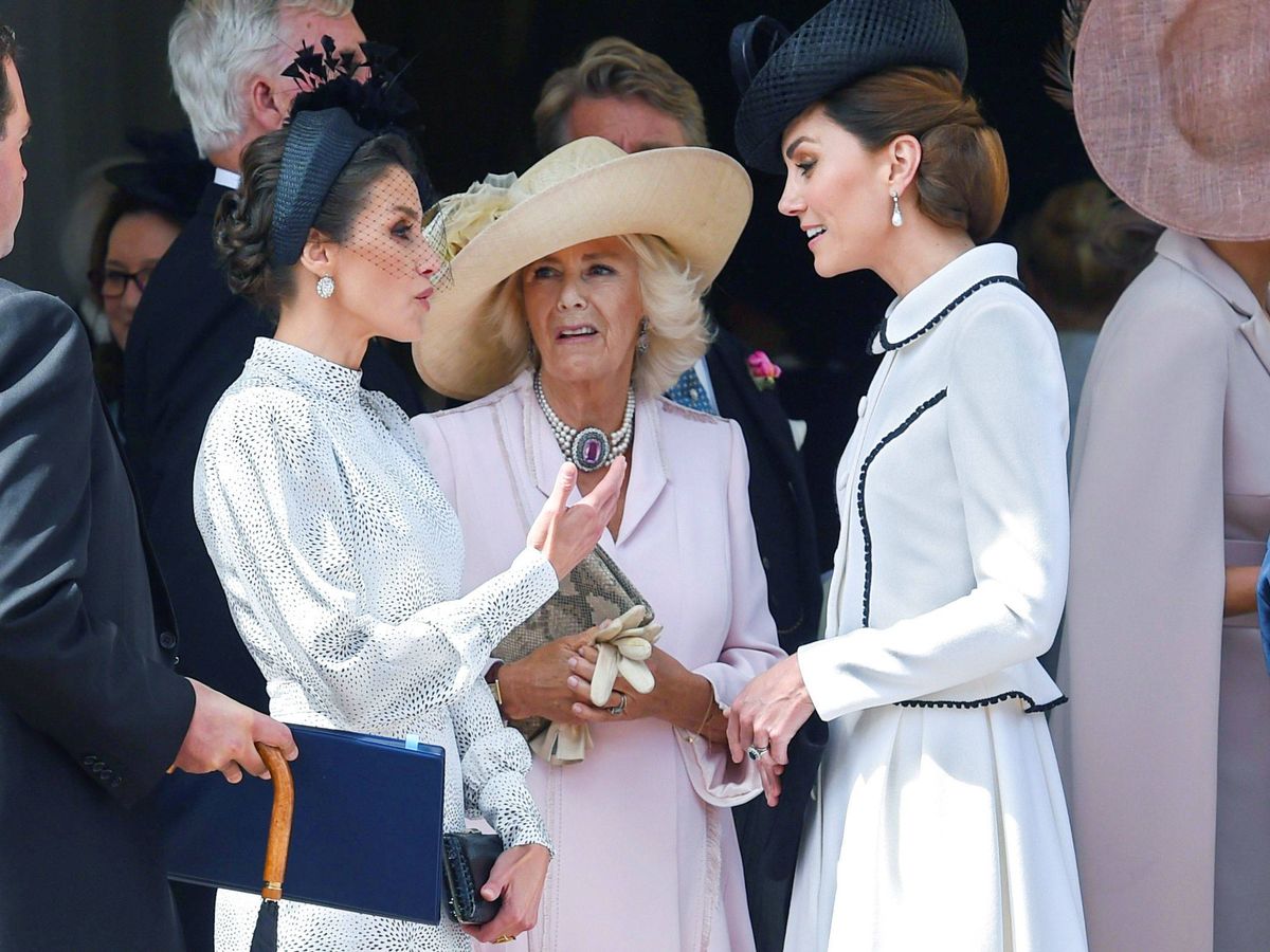 Foto: La reina Letizia, con Camilla Parker Bowles y Kate Middleton. (EFE)