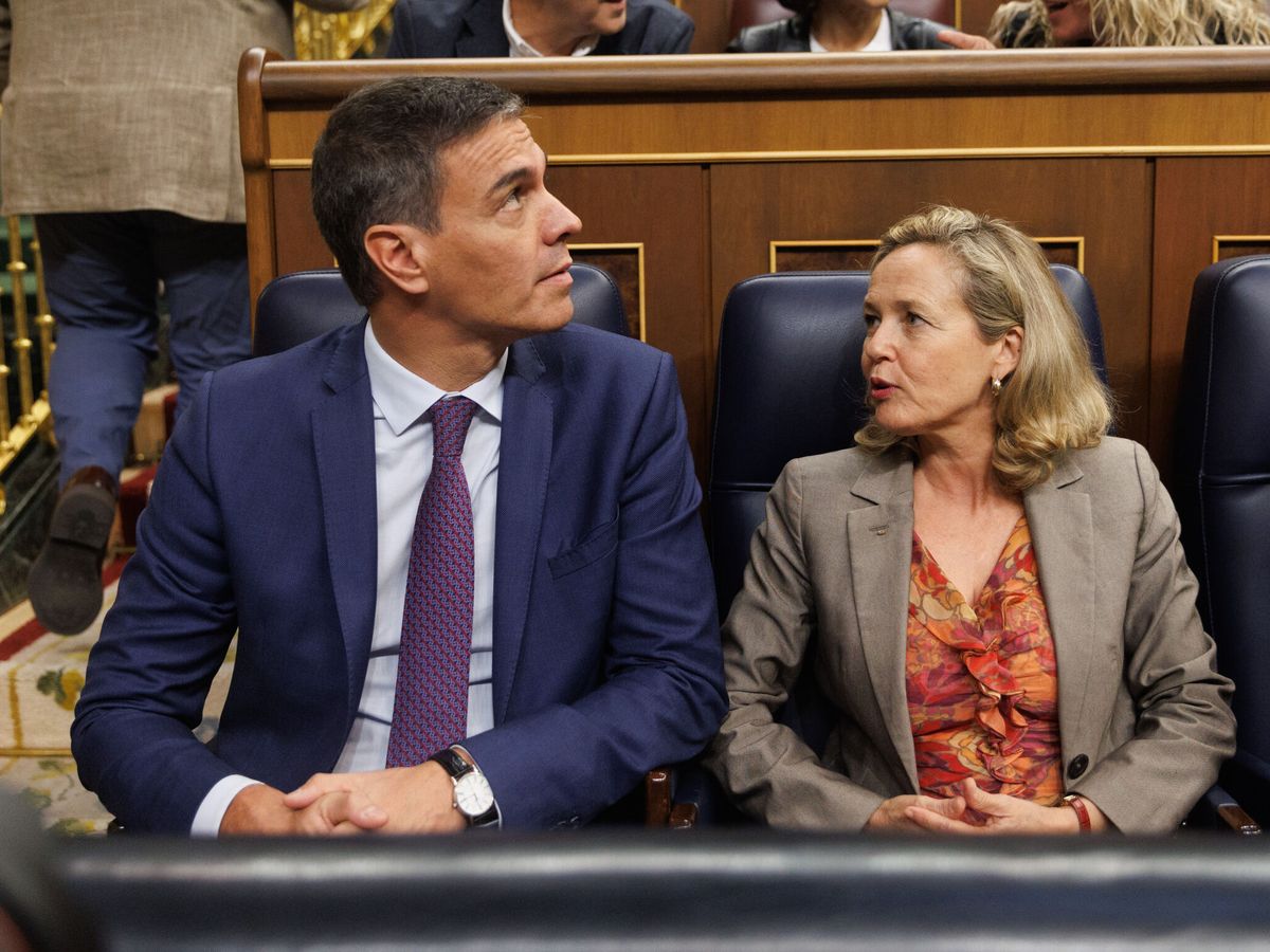 Foto: Pedro Sánchez, junto a la vicepresidenta Nadia Calviño. (Europa Press/Eduardo Parra)