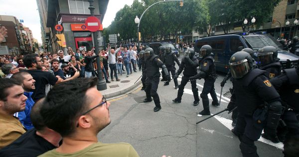 Foto: El Defensor del Pueblo investiga 42 quejas por cargas policiales. (EFE)
