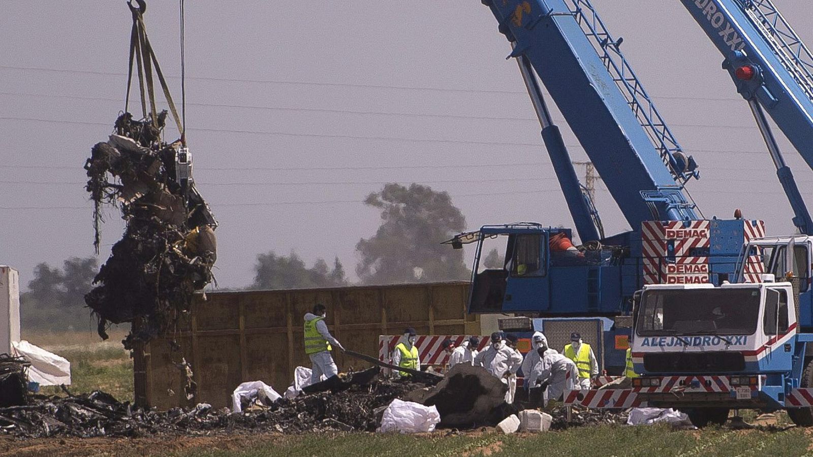 Foto: Restos del avión A400M estrellado en Sevilla en mayo de 2015. (Foto: EFE)