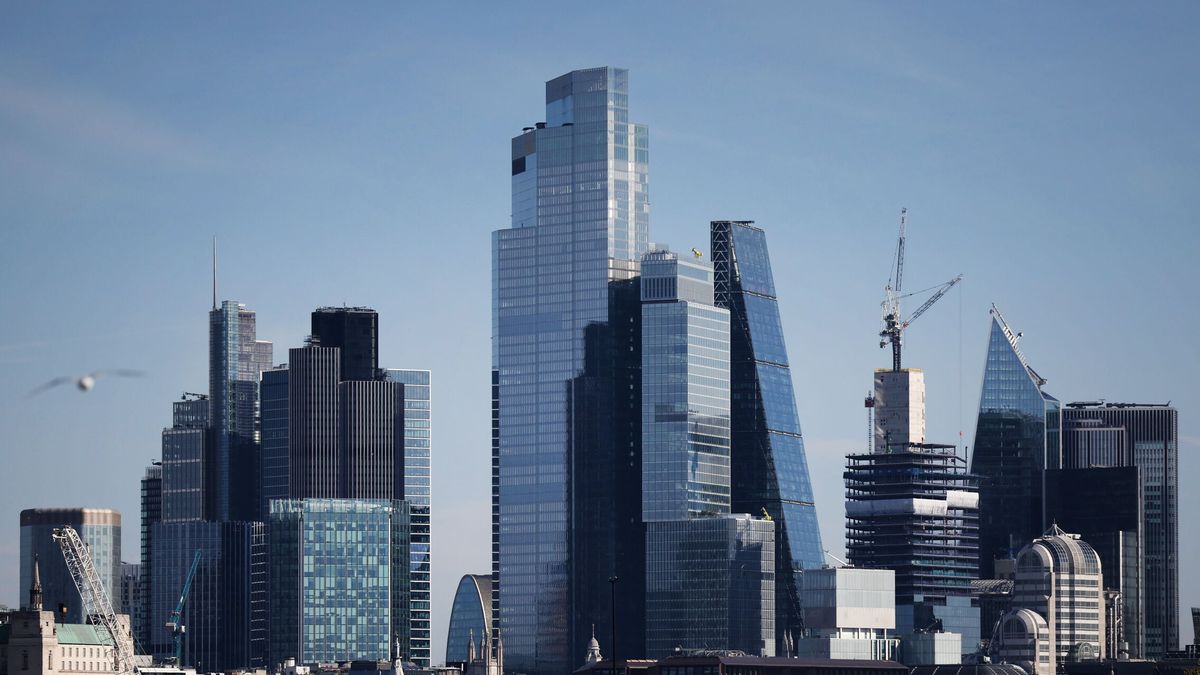 Reino Unido elimina los límites a los bonus de los banqueros de la City tras la ola de salidas