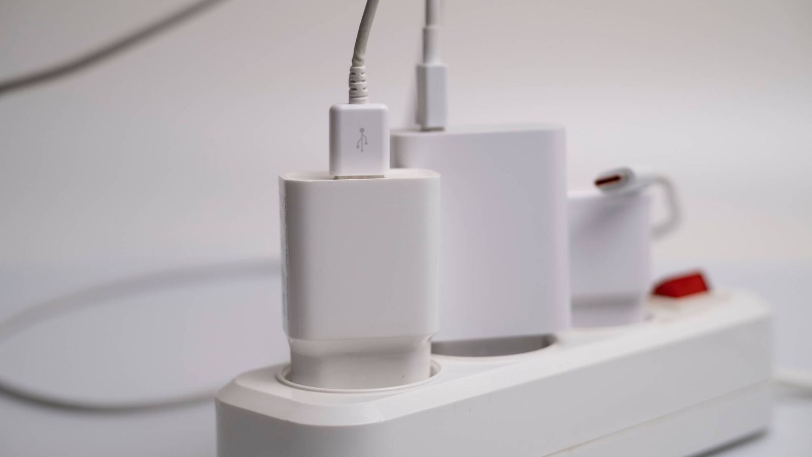 Precio de la luz por horas hoy, martes 13 de octubre: las horas más baratas y más caras