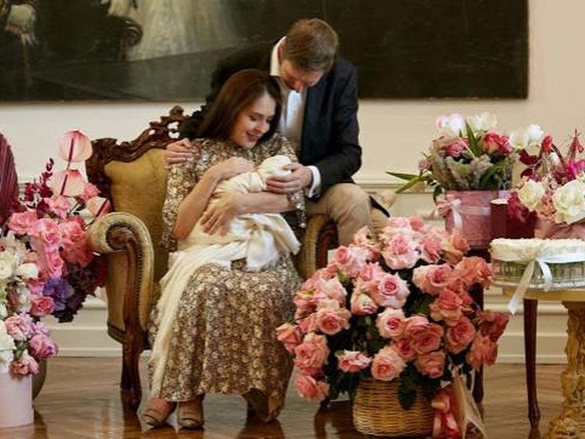 Foto: El príncipe heredero Leka II y la princesa Elia con su hija. (Foto: Blerta Celibashi)