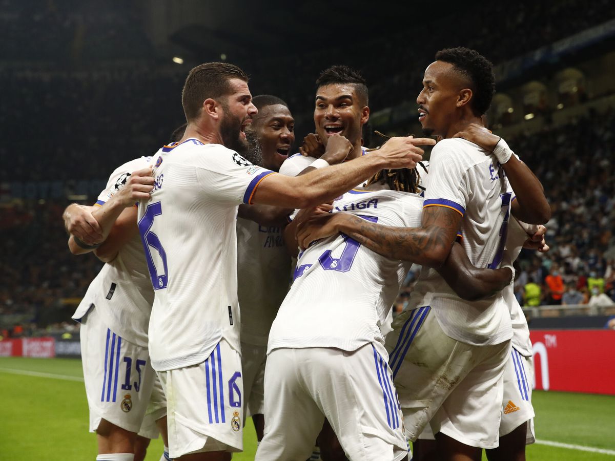 Foto: Jugadores del Real Madrid celebran un gol ante el Inter de Milán. (Reuters/Alessandro Garofalo)
