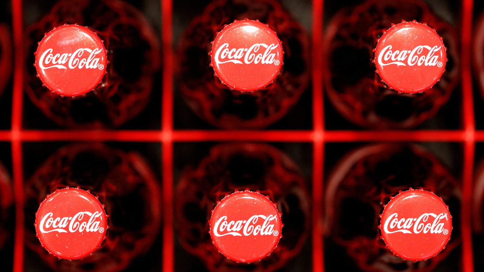 Foto: Botellas de Coca-Cola, en horizontal. (EFE)
