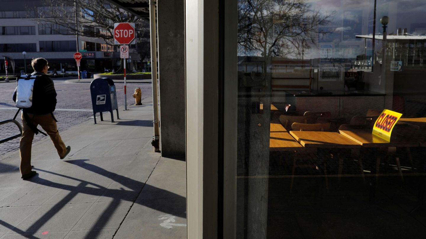Restaurante cerrado en Washington. (Reuters)