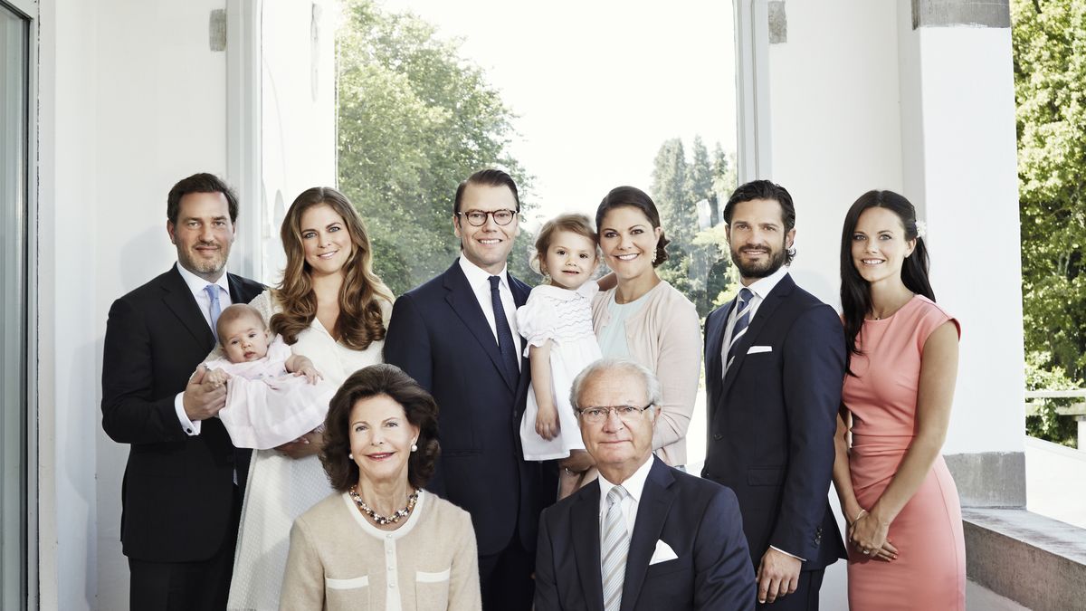 La familia real sueca hace piña ante las polémicas mientras la española se distancia