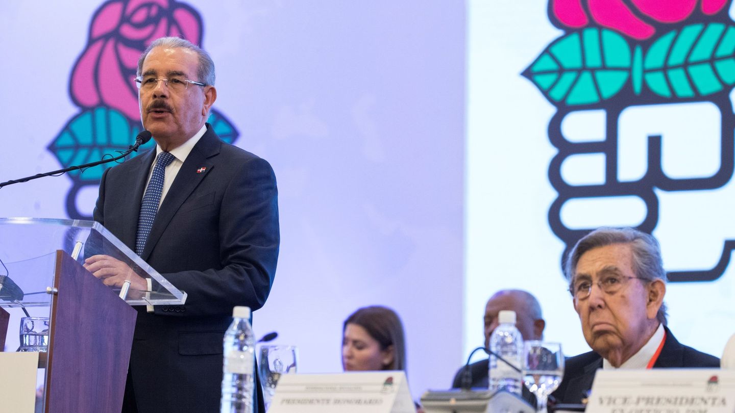 El presidente de República Dominicana, Danilo Medina (i), en la reunión de la Internacional Socialista, este 28 de enero en Santo Domingo. (EFE)