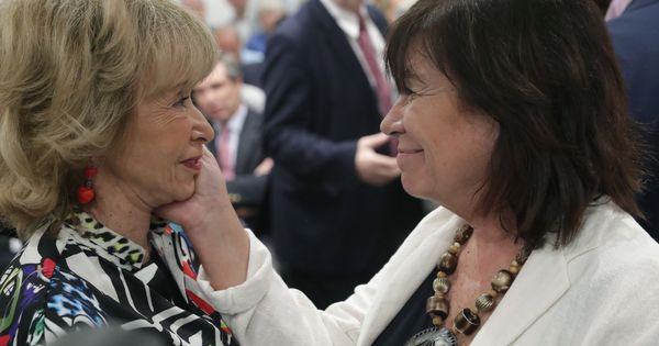 Foto: María Teresa Fernández de la Vega (i), con la presidenta del PSOE, Cristina Narbona, el pasado septiembre. (EFE)