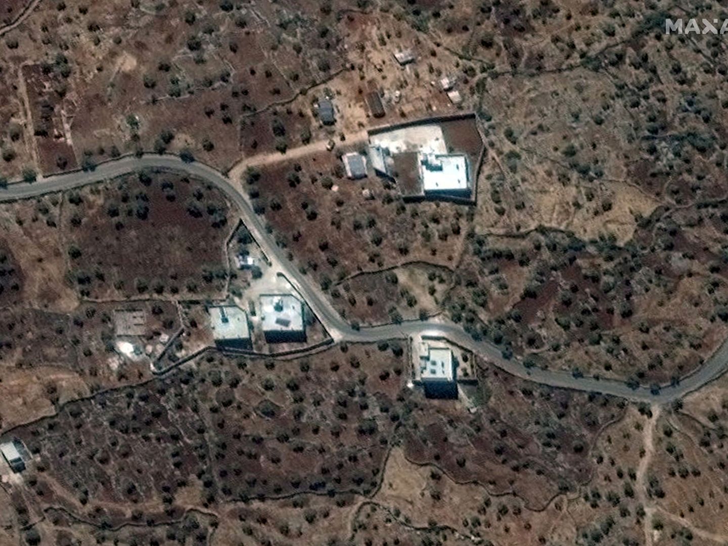 Imagen de satélite del edificio donde se ocultaba Al Bagdadi en Siria. (Maxar)