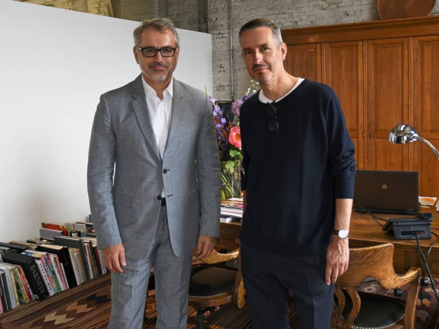 El CEO de Puig, Marc Puig, junto al diseñador independiente Dries Van Noten.