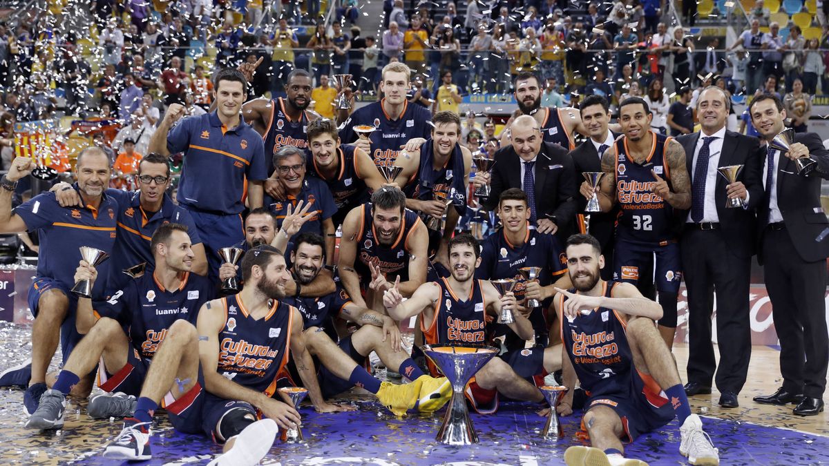 El Valencia se acostumbra a ganar y levanta la Supercopa, su segundo título en 2017
