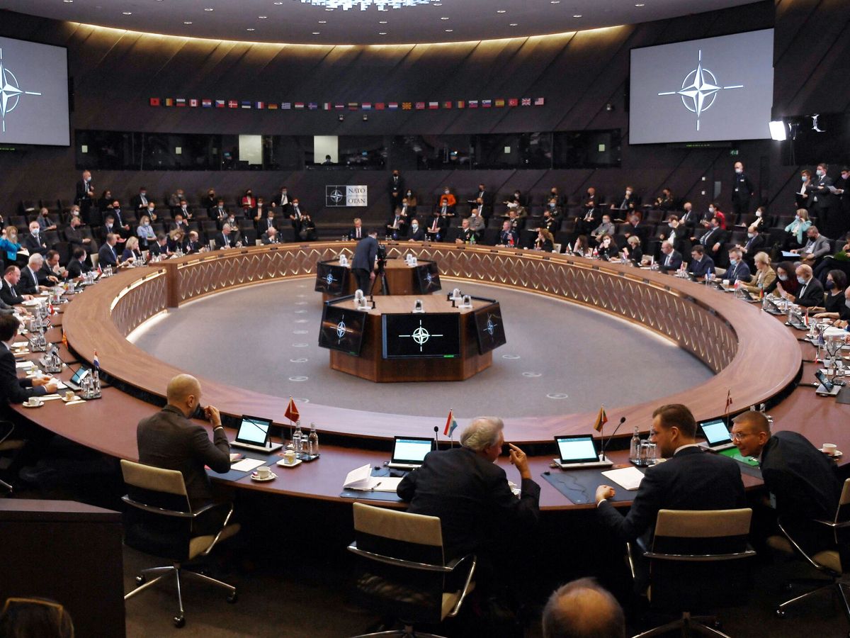 Foto: Reunión de los ministros de Exteriores de la OTAN este viernes (Reuters/Olivier Douliery)